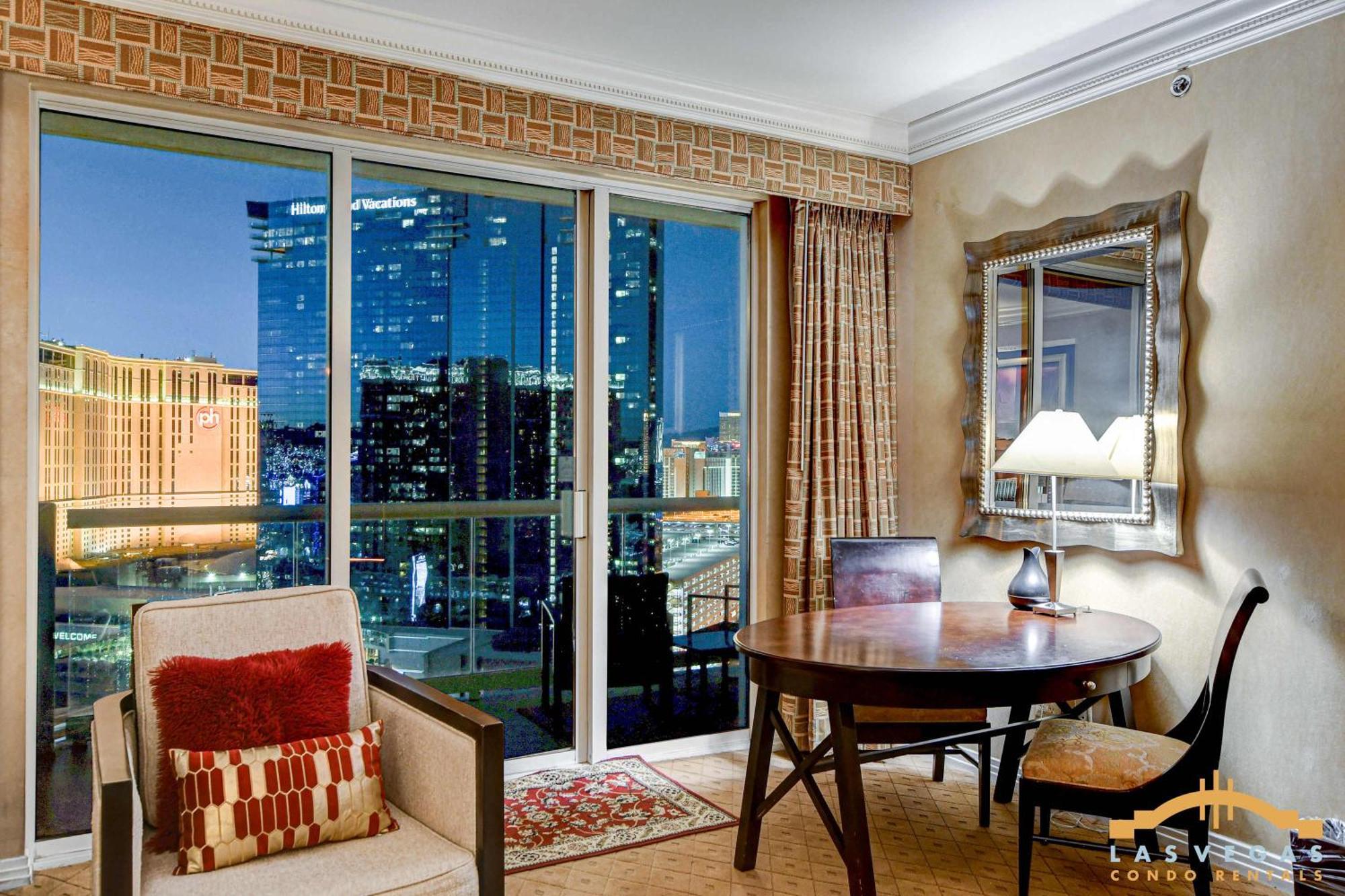 Mgm Signature-22-615 Strip View Balcony Ferienhaus