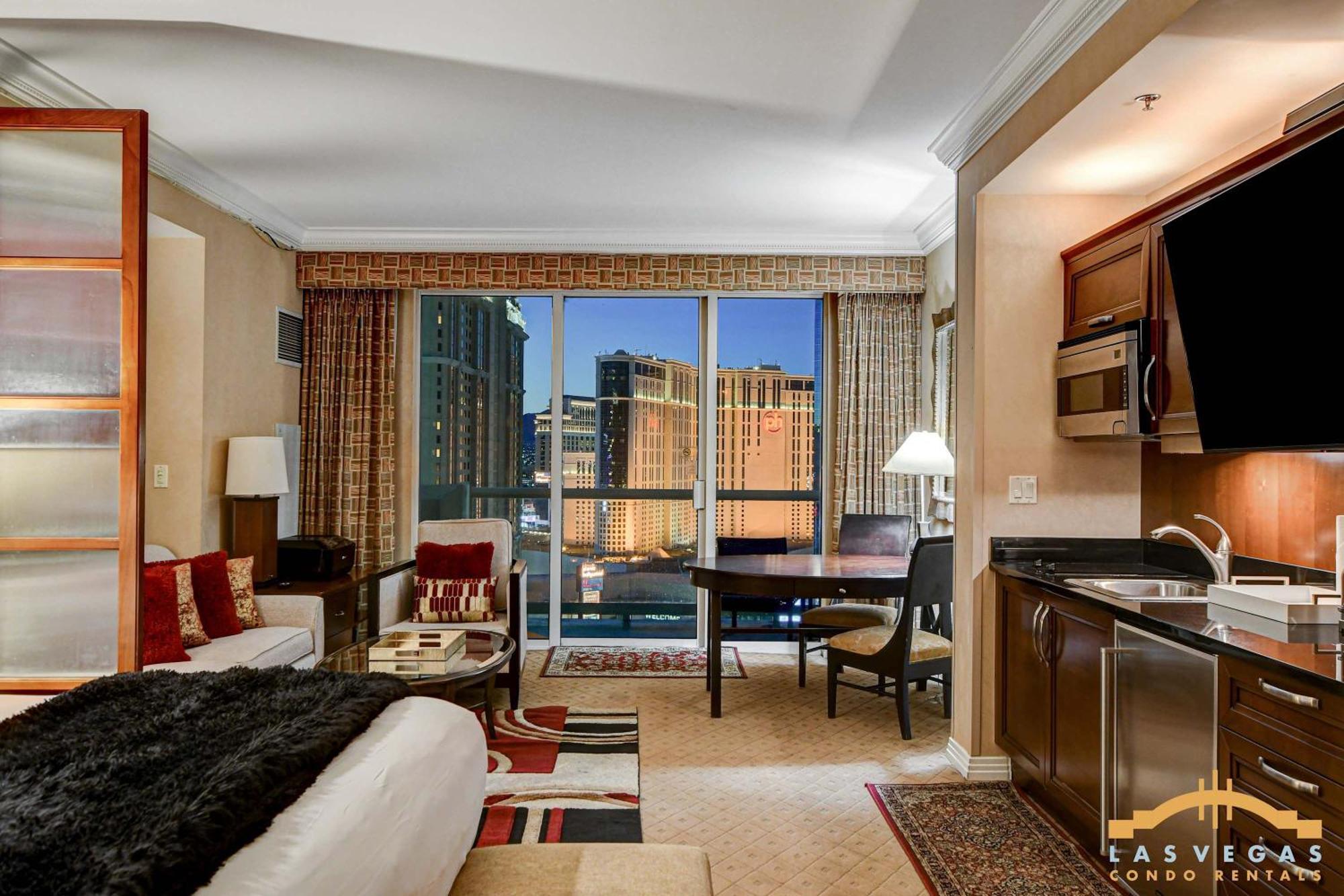 Mgm Signature-22-615 Strip View Balcony Ferienhaus *