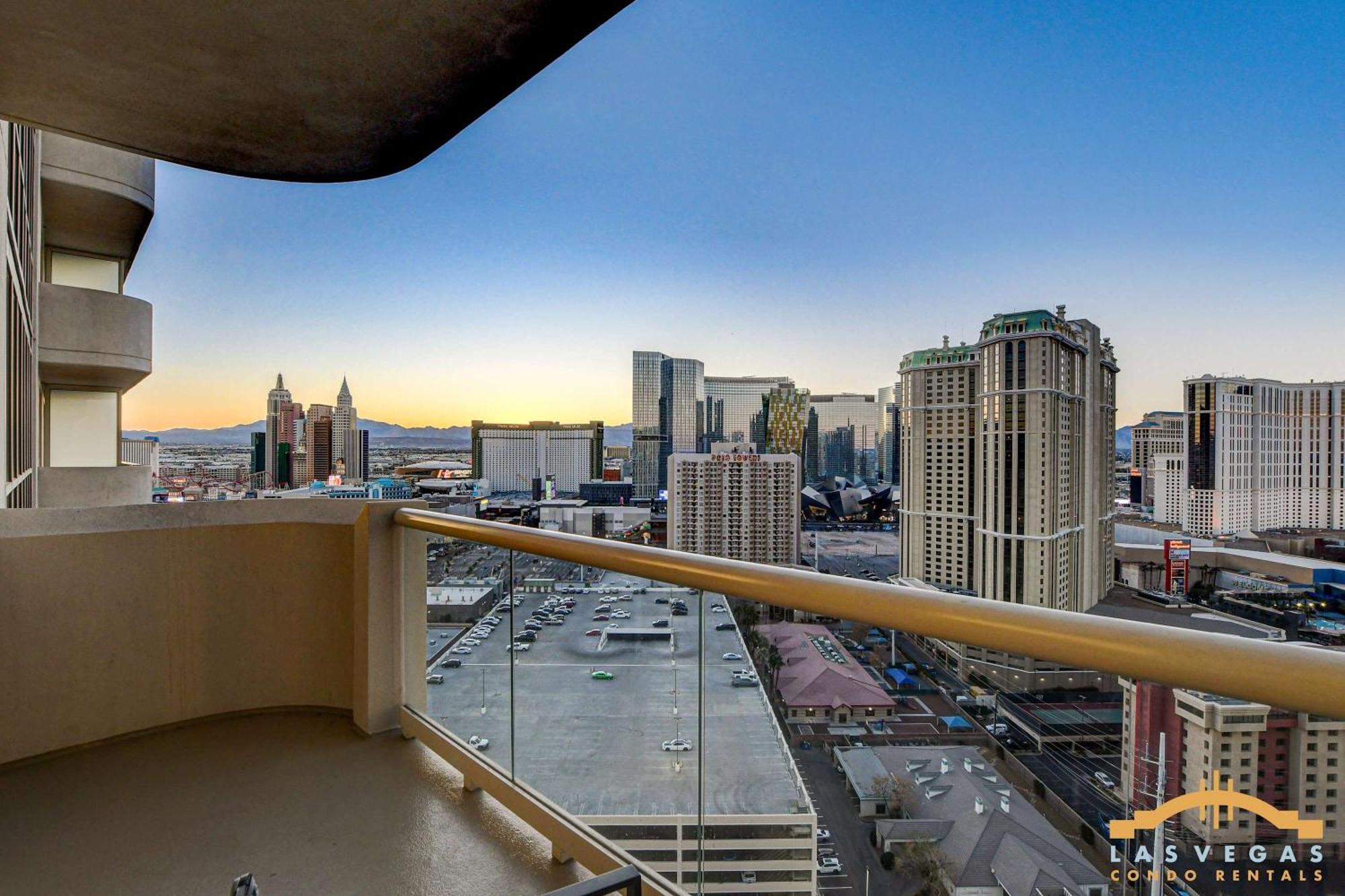 Mgm Signature-22-615 Strip View Balcony Ferienhaus