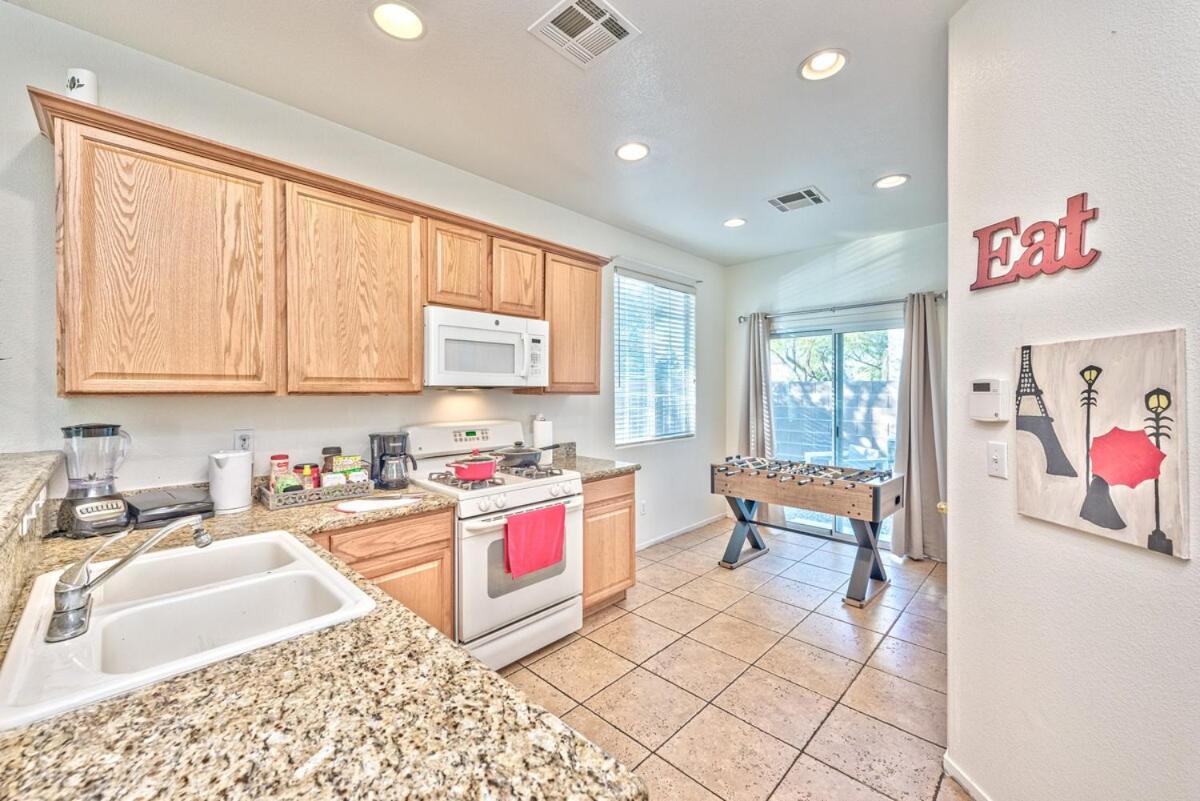 Rose Modern 3bd, W Everything Need Holiday home