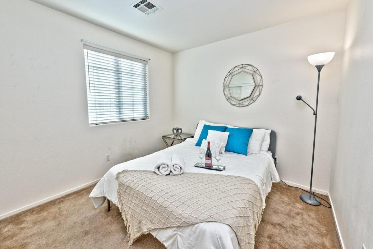 Holiday home Rose Modern 3bd, W Everything Need *