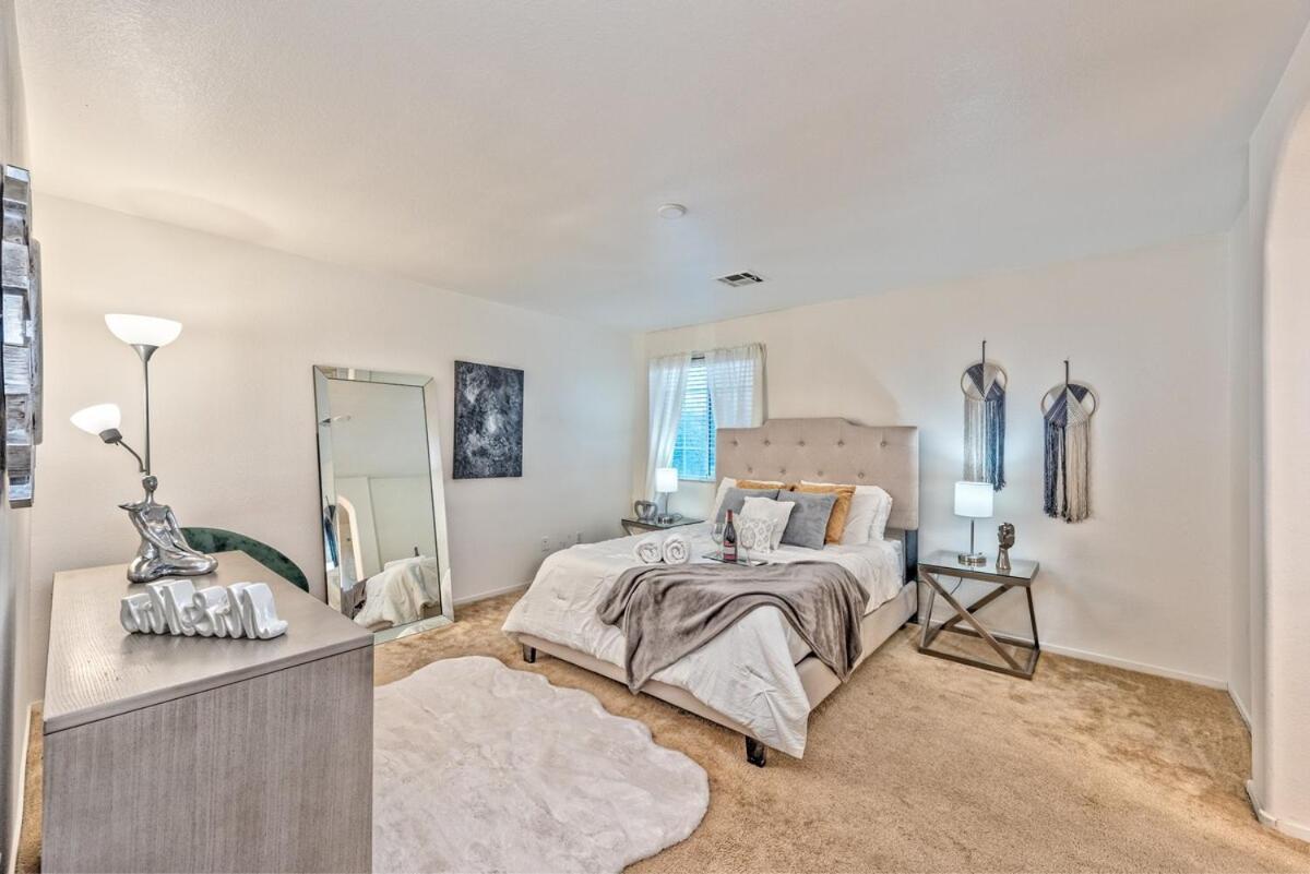 Rose Modern 3bd, W Everything Need Holiday home