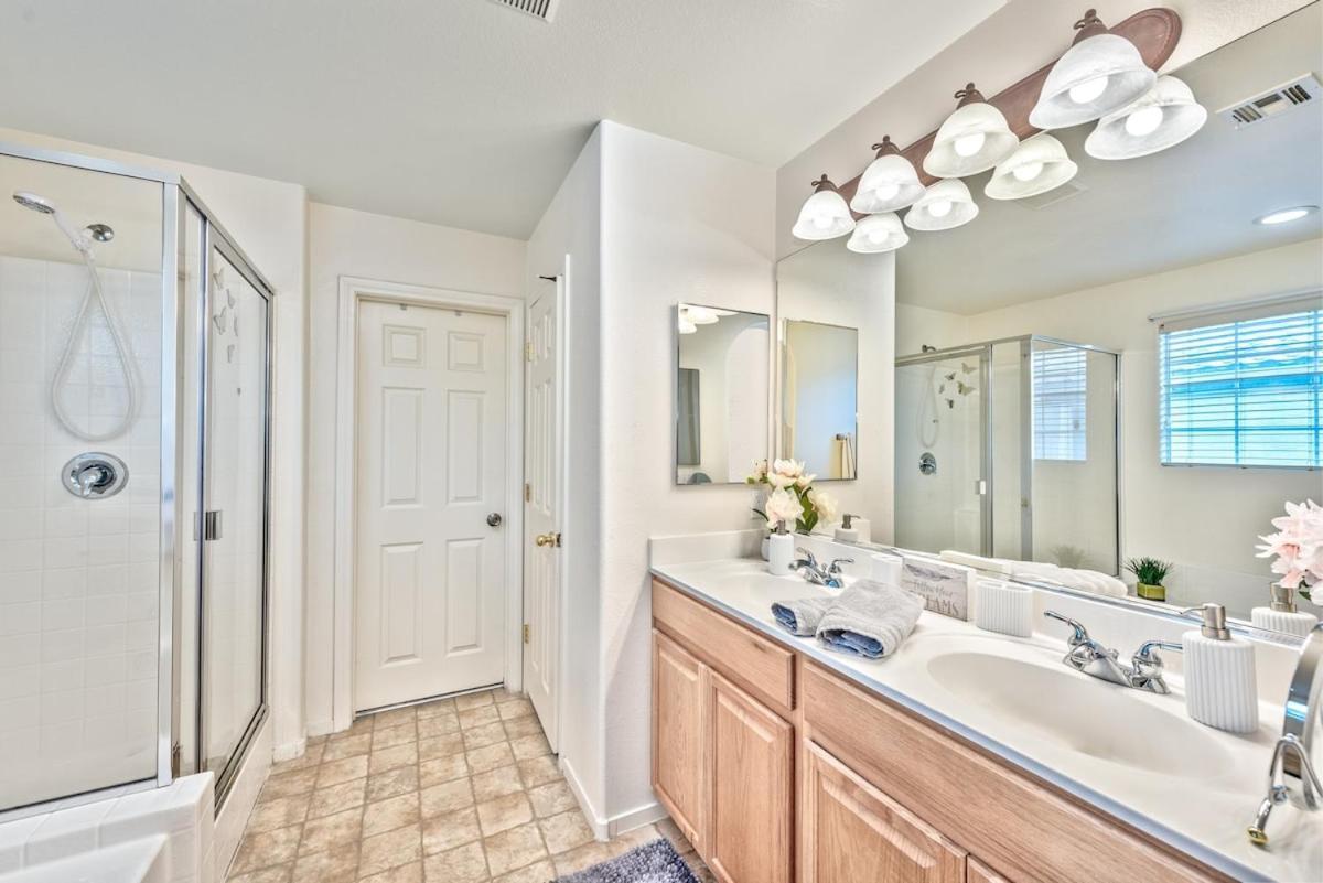 Holiday home Rose Modern 3bd, W Everything Need *