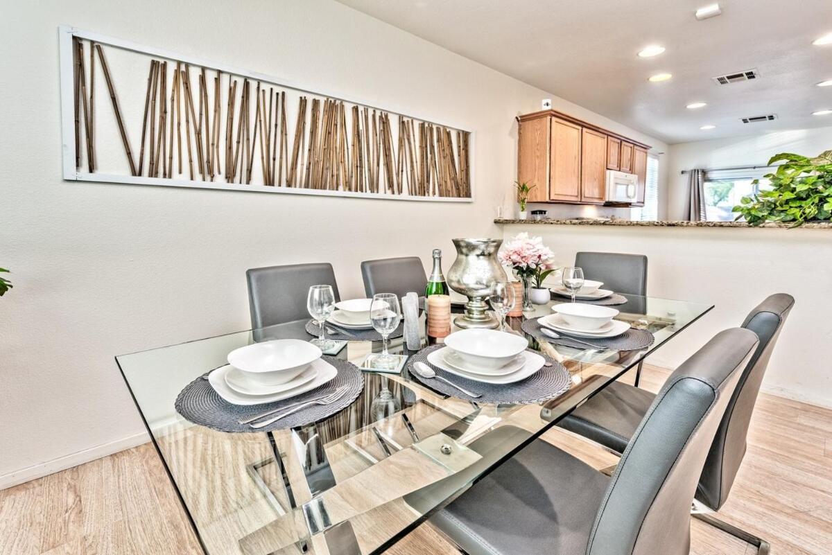 Rose Modern 3bd, W Everything Need Holiday home Las Vegas