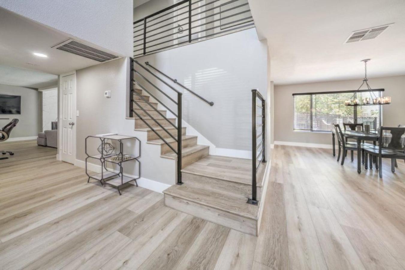 Stunning With Pool Very Spacious Upgrades * Las Vegas