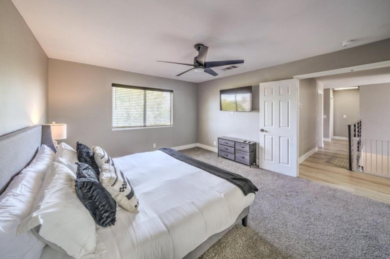 Stunning With Pool Very Spacious Upgrades Las Vegas