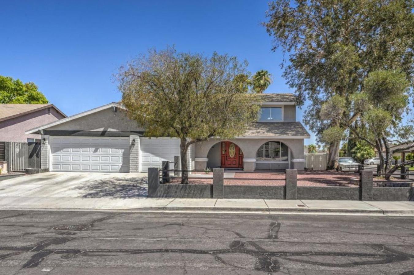 Stunning With Pool Very Spacious Upgrades * Las Vegas