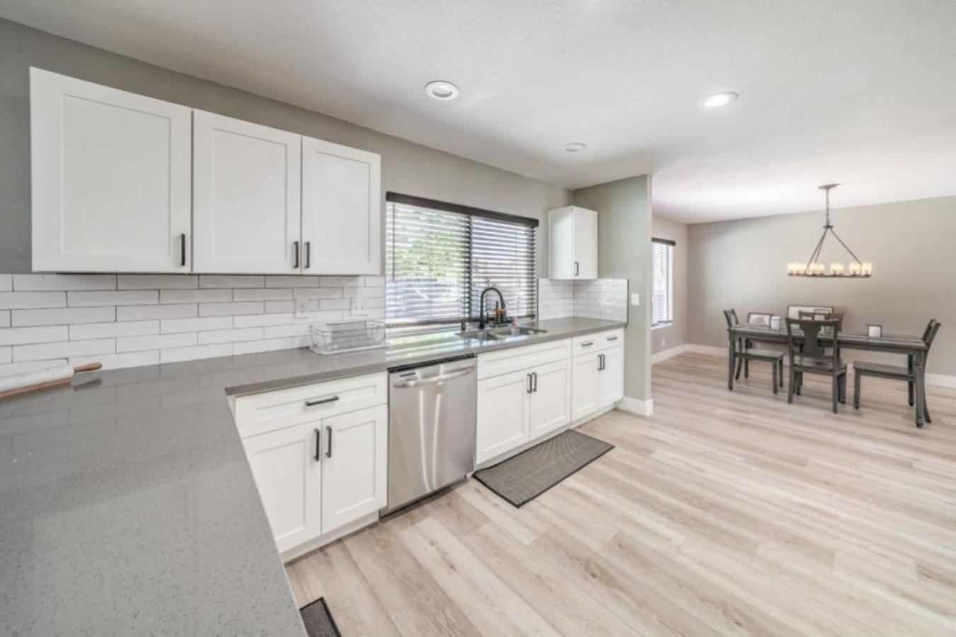 Stunning With Pool Very Spacious Upgrades