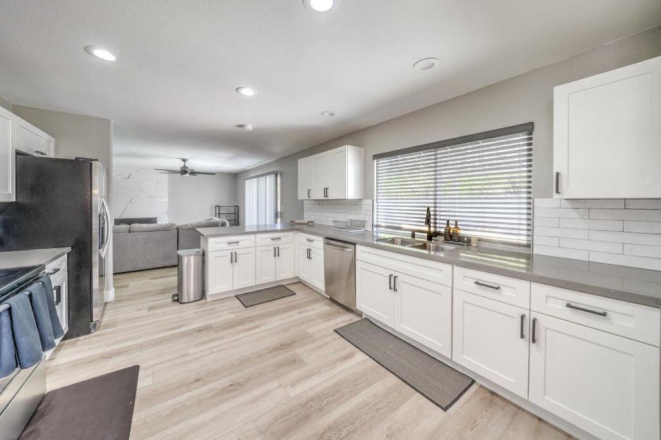 Stunning With Pool Very Spacious Upgrades Holiday home Las Vegas