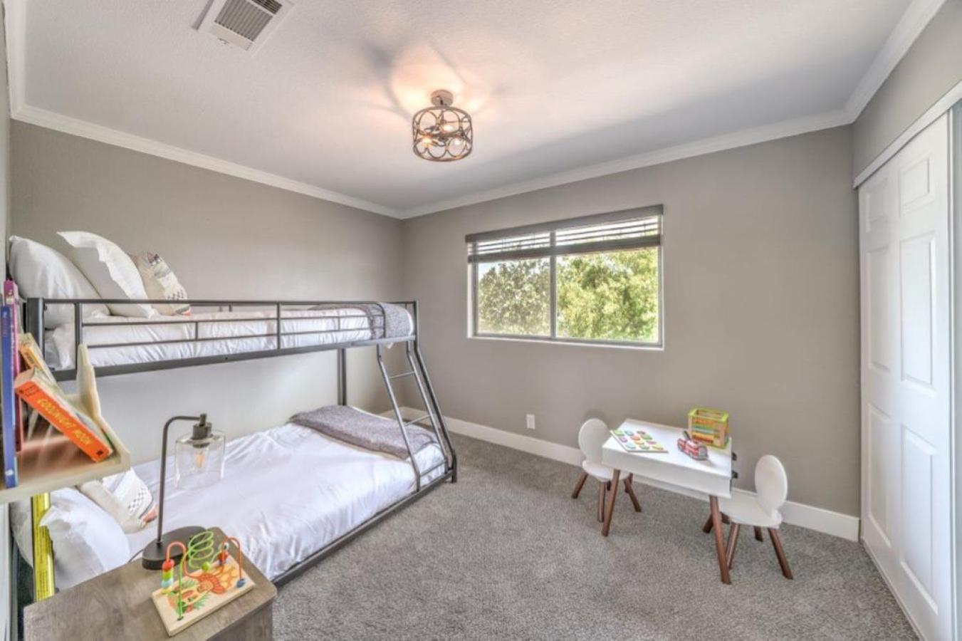 Stunning With Pool Very Spacious Upgrades Las Vegas
