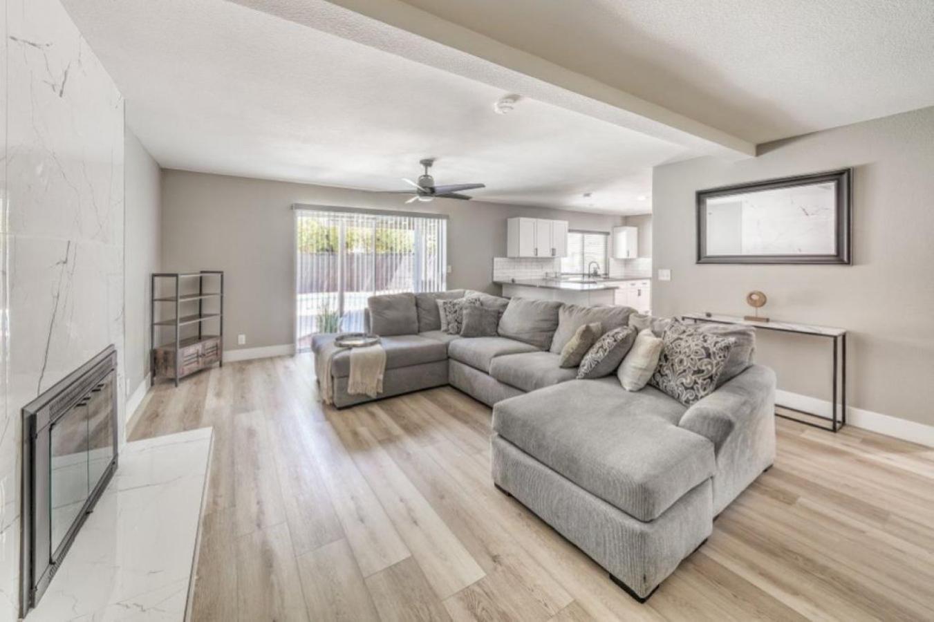 Stunning With Pool Very Spacious Upgrades