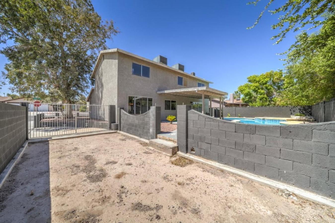 Holiday home Stunning With Pool Very Spacious Upgrades