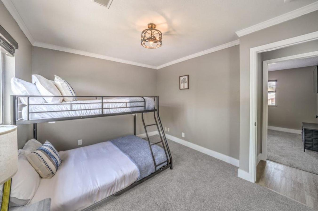 Stunning With Pool Very Spacious Upgrades Las Vegas