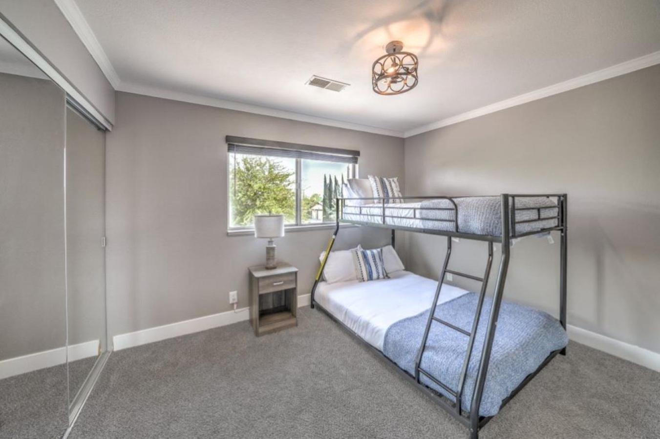 Stunning With Pool Very Spacious Upgrades