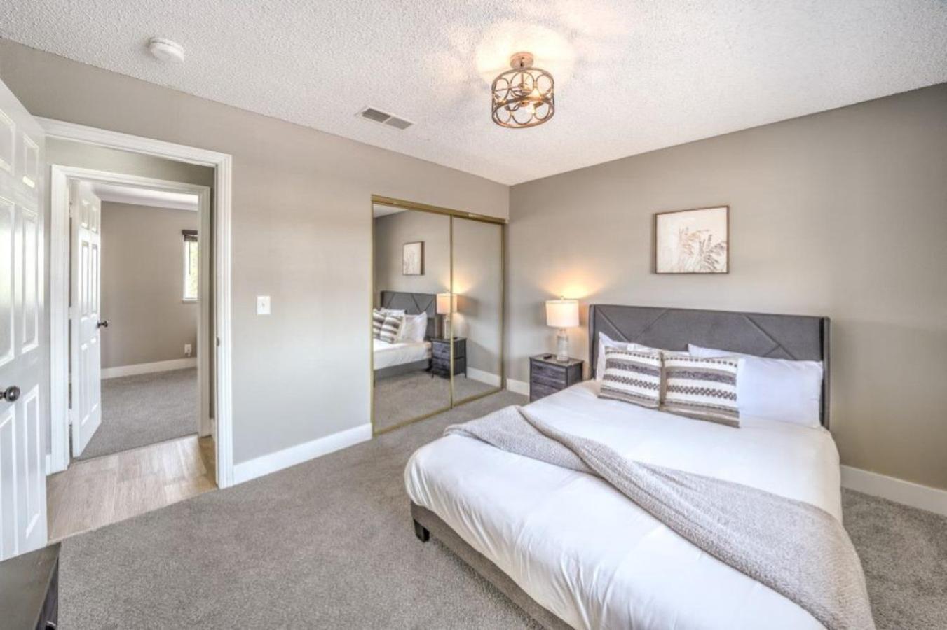 Stunning With Pool Very Spacious Upgrades Holiday home Las Vegas