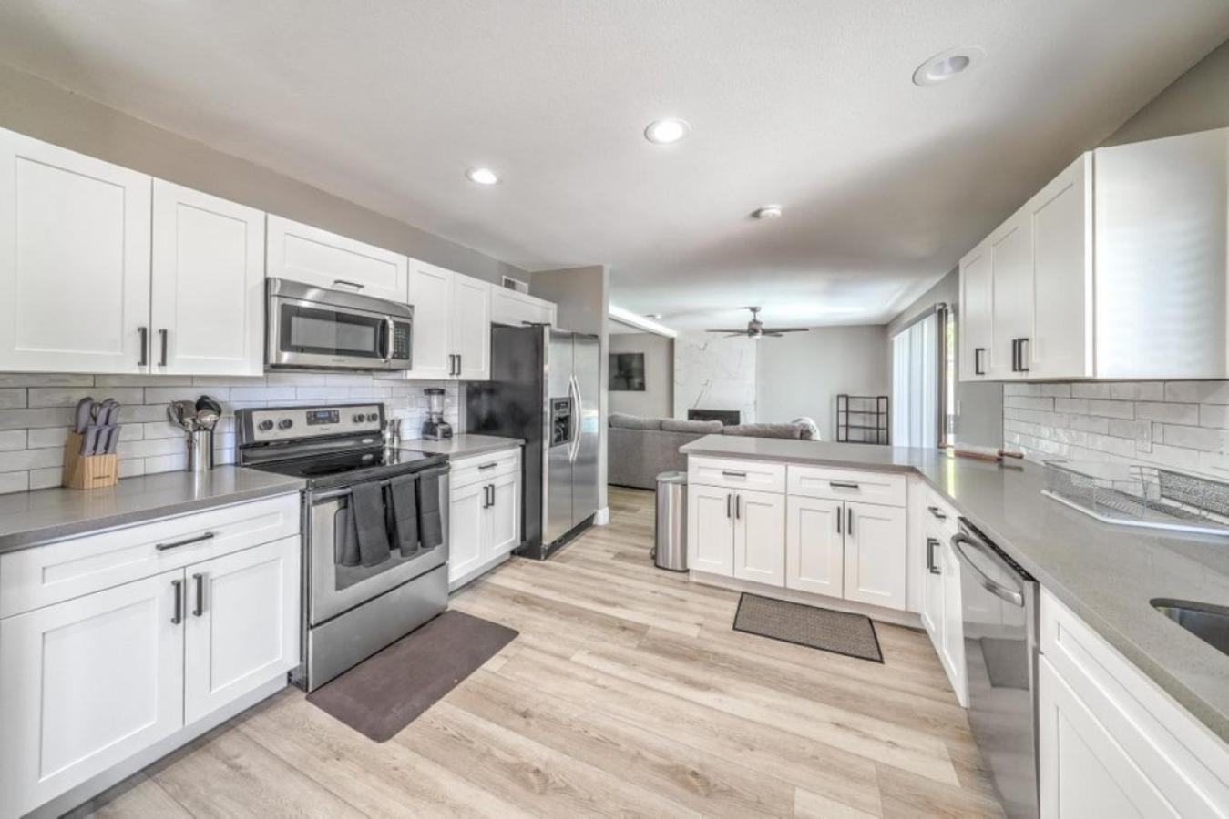 Stunning With Pool Very Spacious Upgrades Holiday home Las Vegas