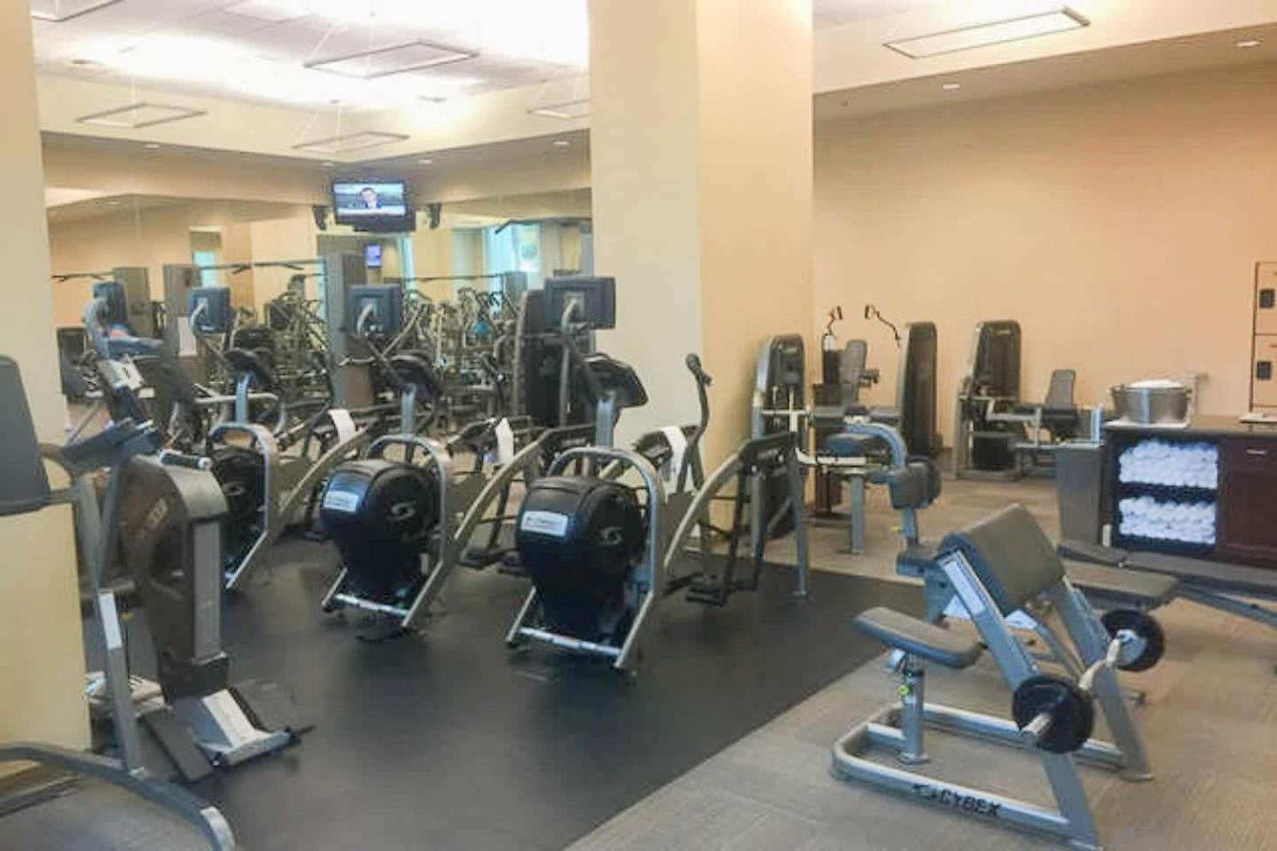 No Fee Strip View Suites+ Free Valet + Pool Holiday home Las Vegas
