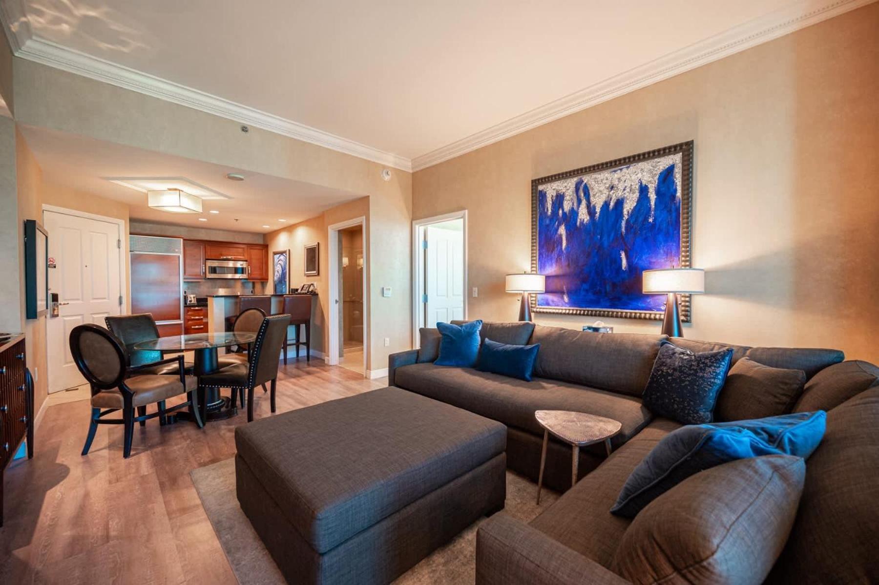Apartment High Floor Stripview Balcony 1bdr & Jetbath *