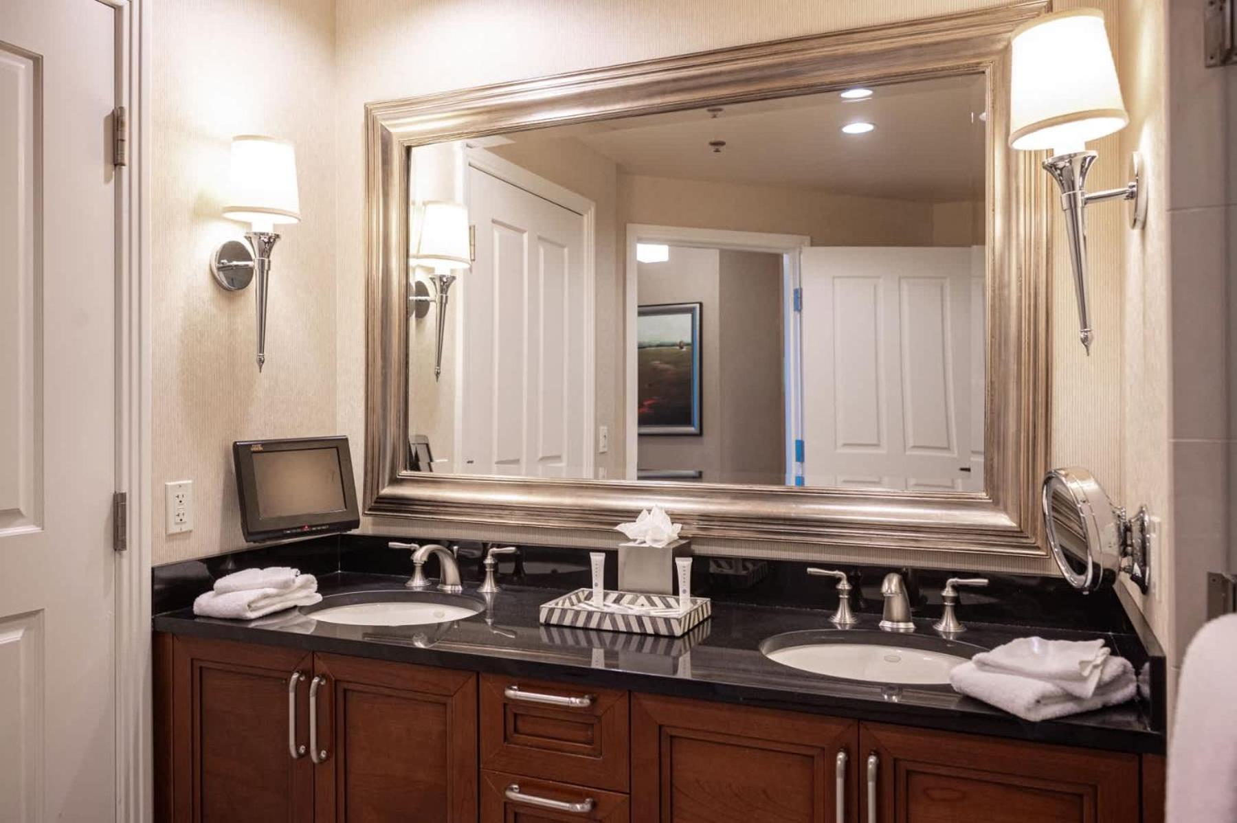 Apartment No Fee Strip View &free Valet &pool *