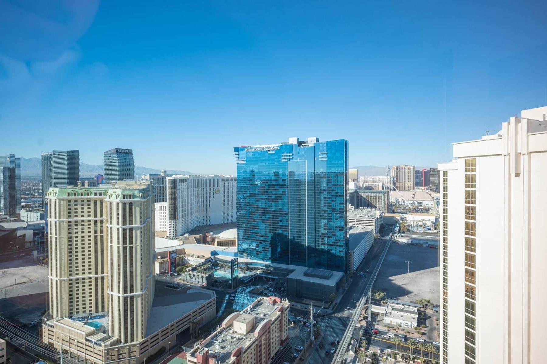 Holiday home High Floor Strip View Suite& No Fee& Free Valet Las Vegas