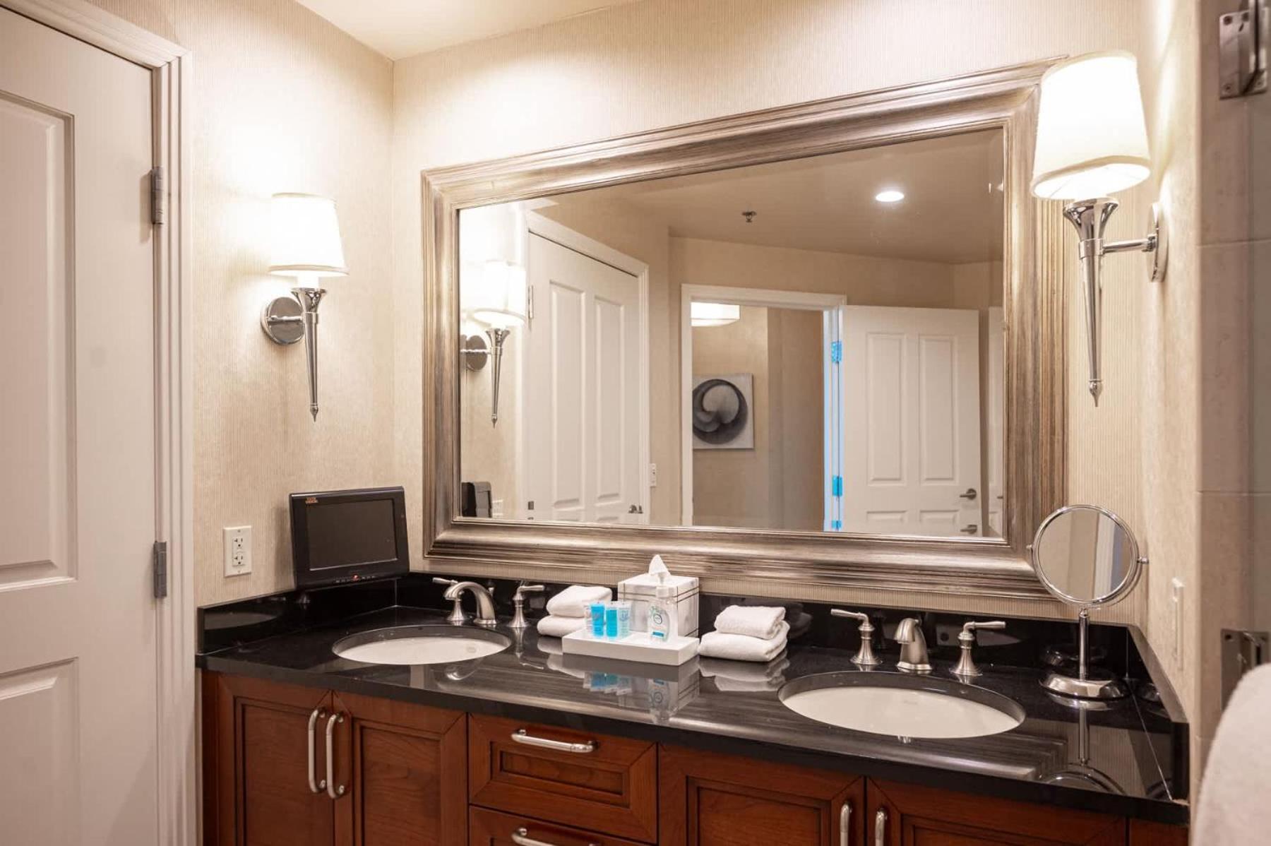 High Floor Strip View Suite& No Fee& Free Valet *