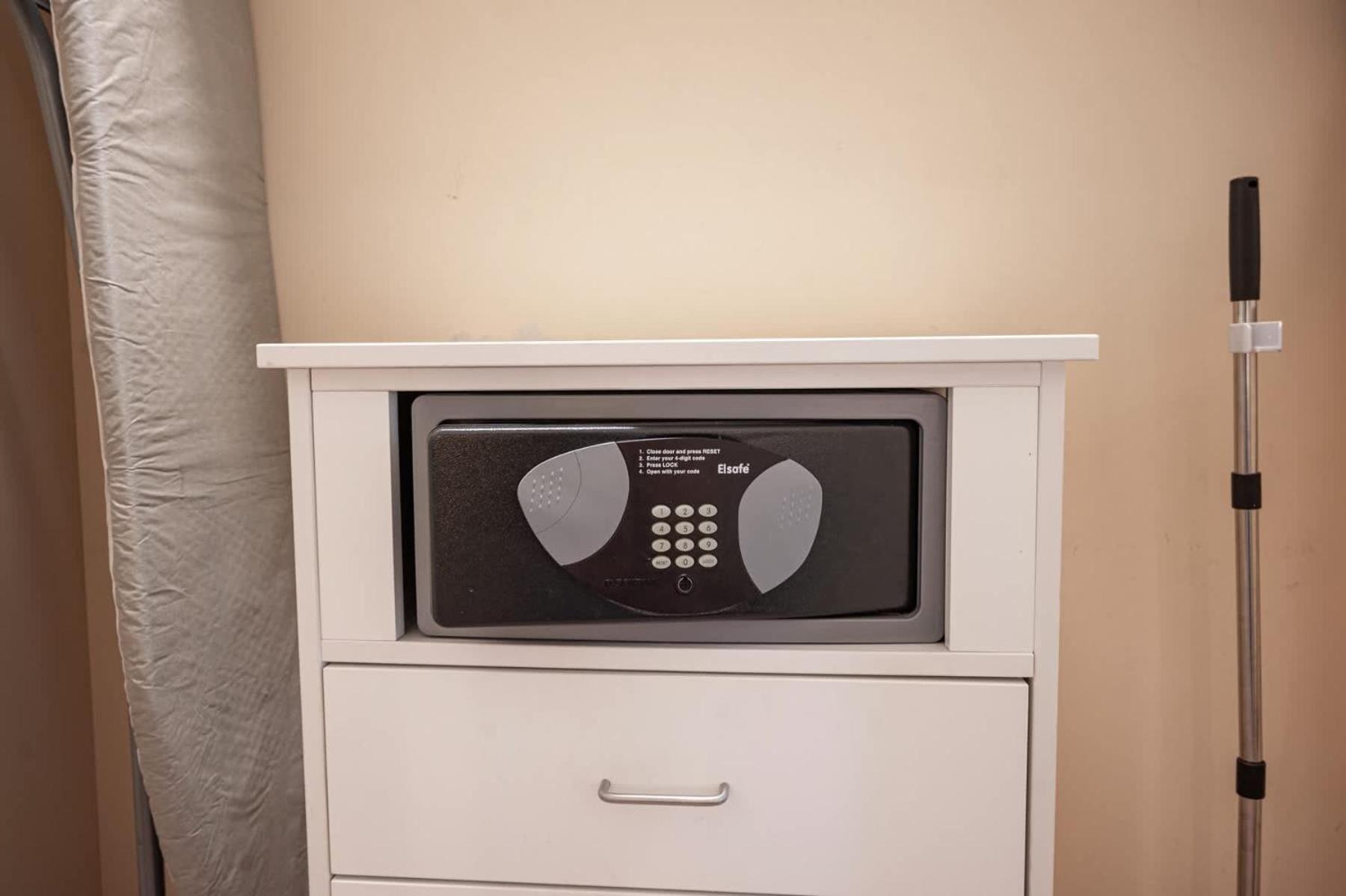 High Floor Strip View Suite& No Fee& Free Valet
