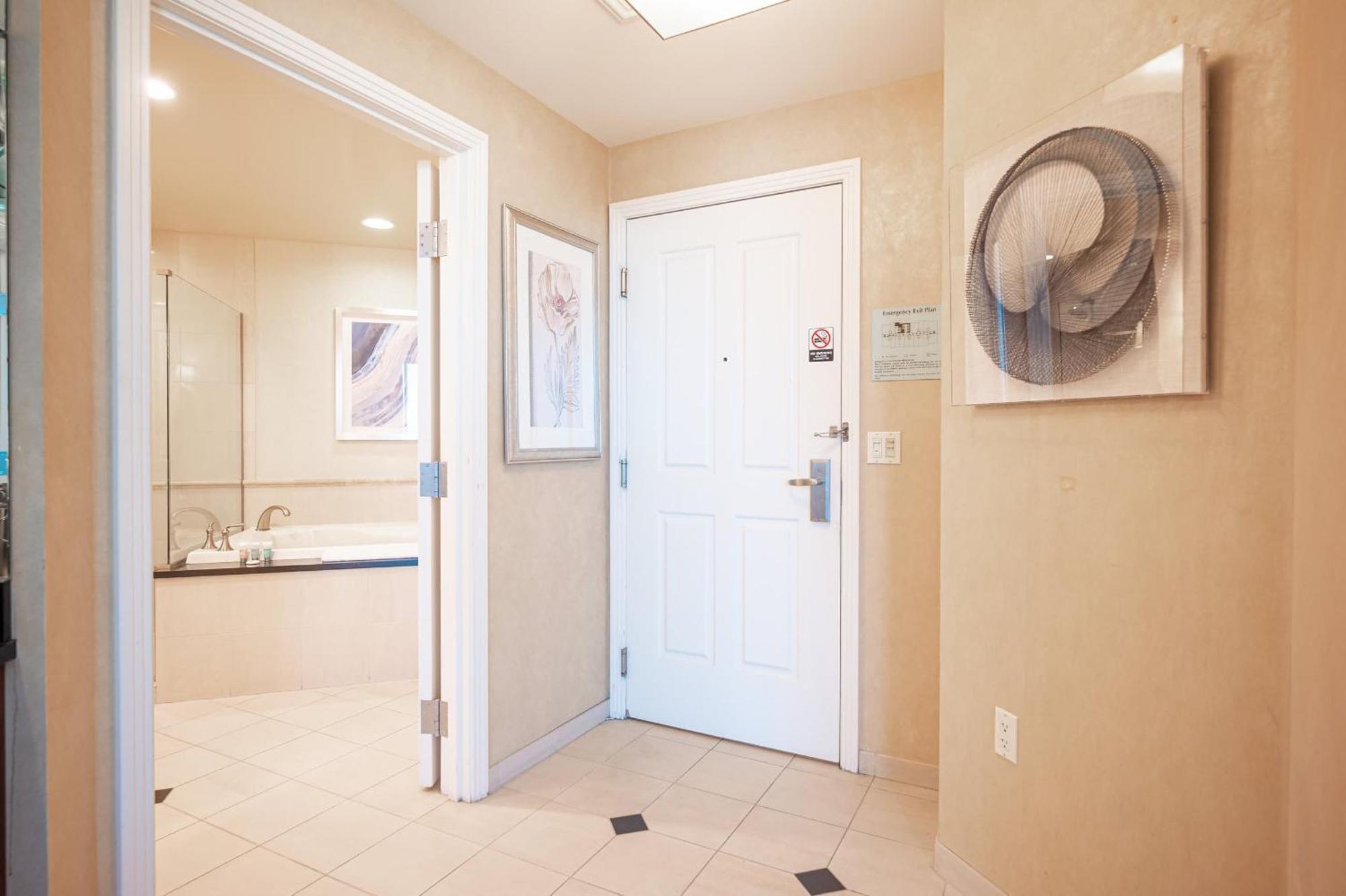 High Floor Strip View Suite& No Fee& Free Valet *