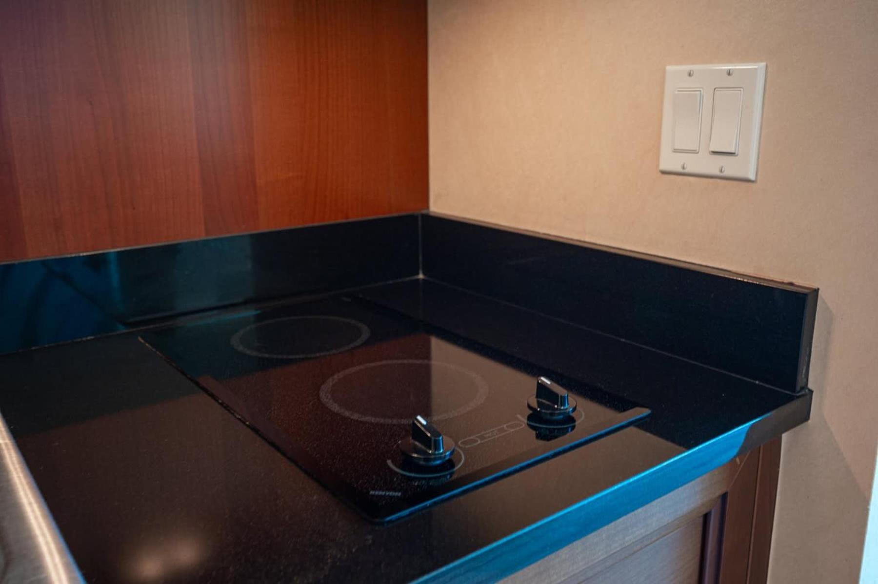 High Floor Strip View Suite& No Fee& Free Valet Holiday home Las Vegas