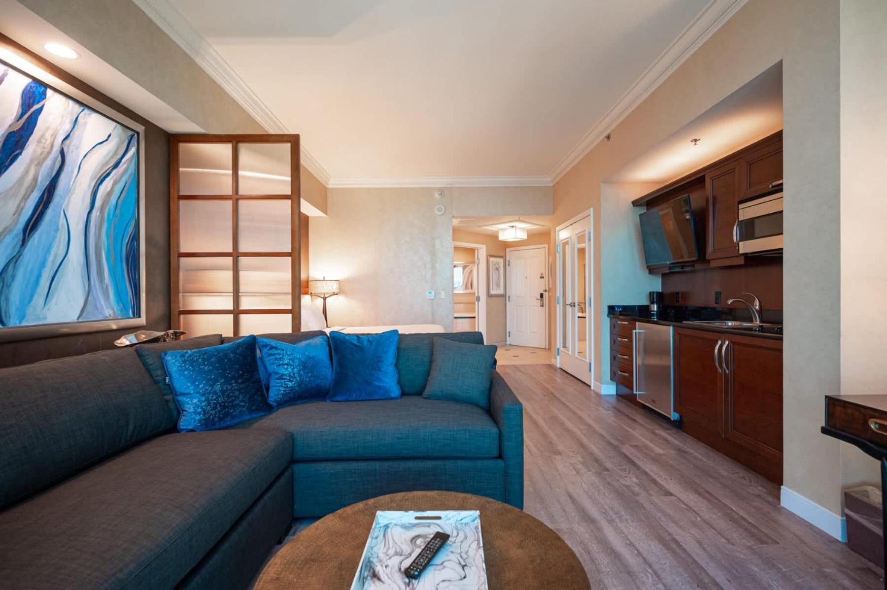 High Floor Strip View Suite& No Fee& Free Valet *