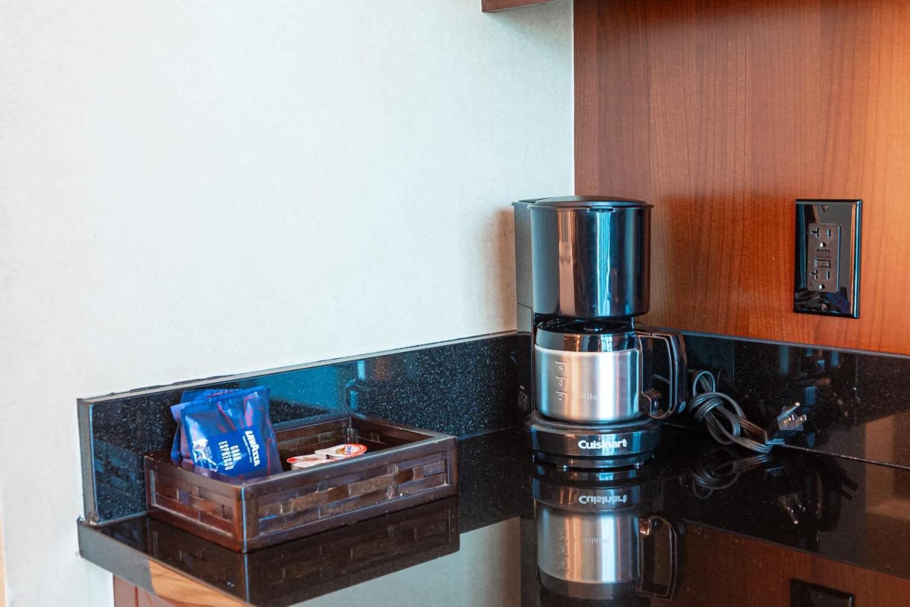 High Floor Strip View Suite& No Fee& Free Valet Las Vegas