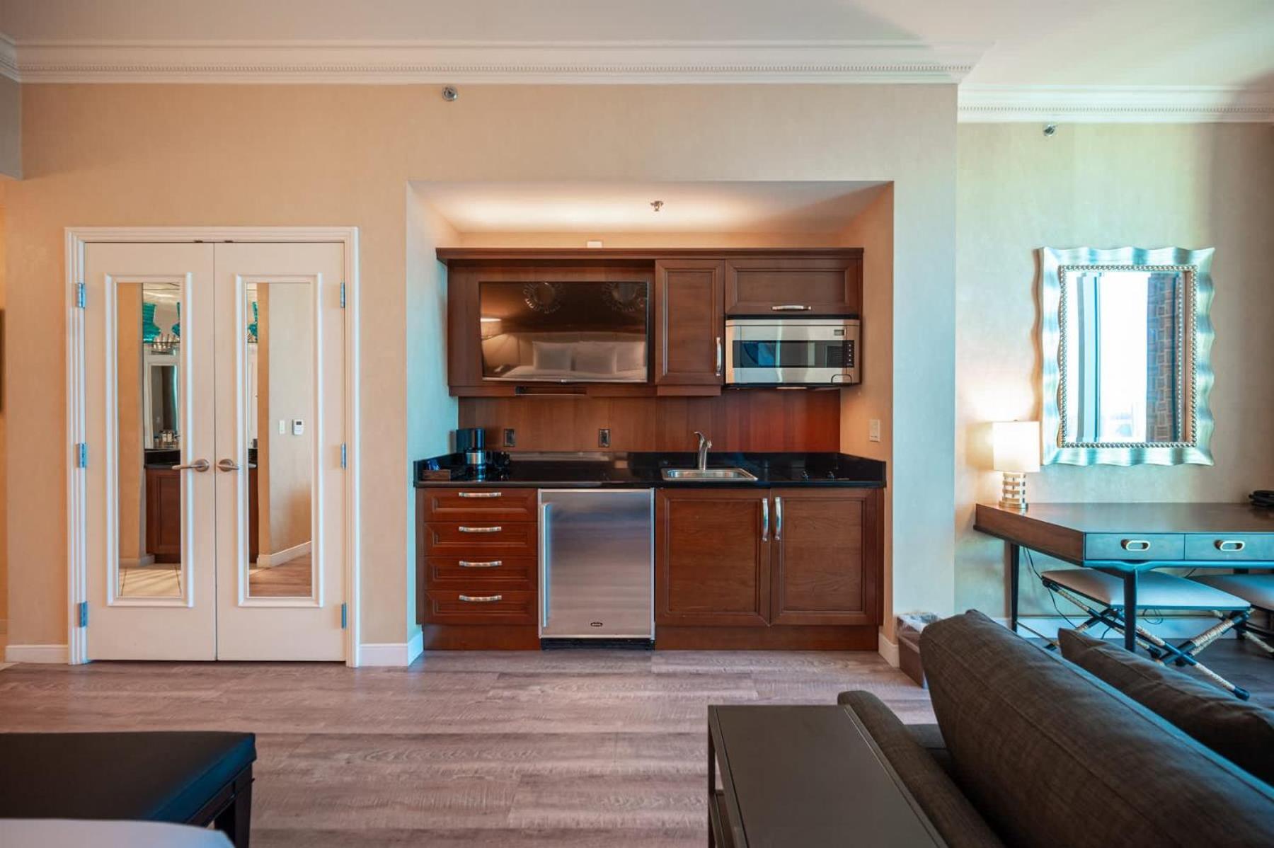 High Floor Strip View Suite& No Fee& Free Valet * Las Vegas