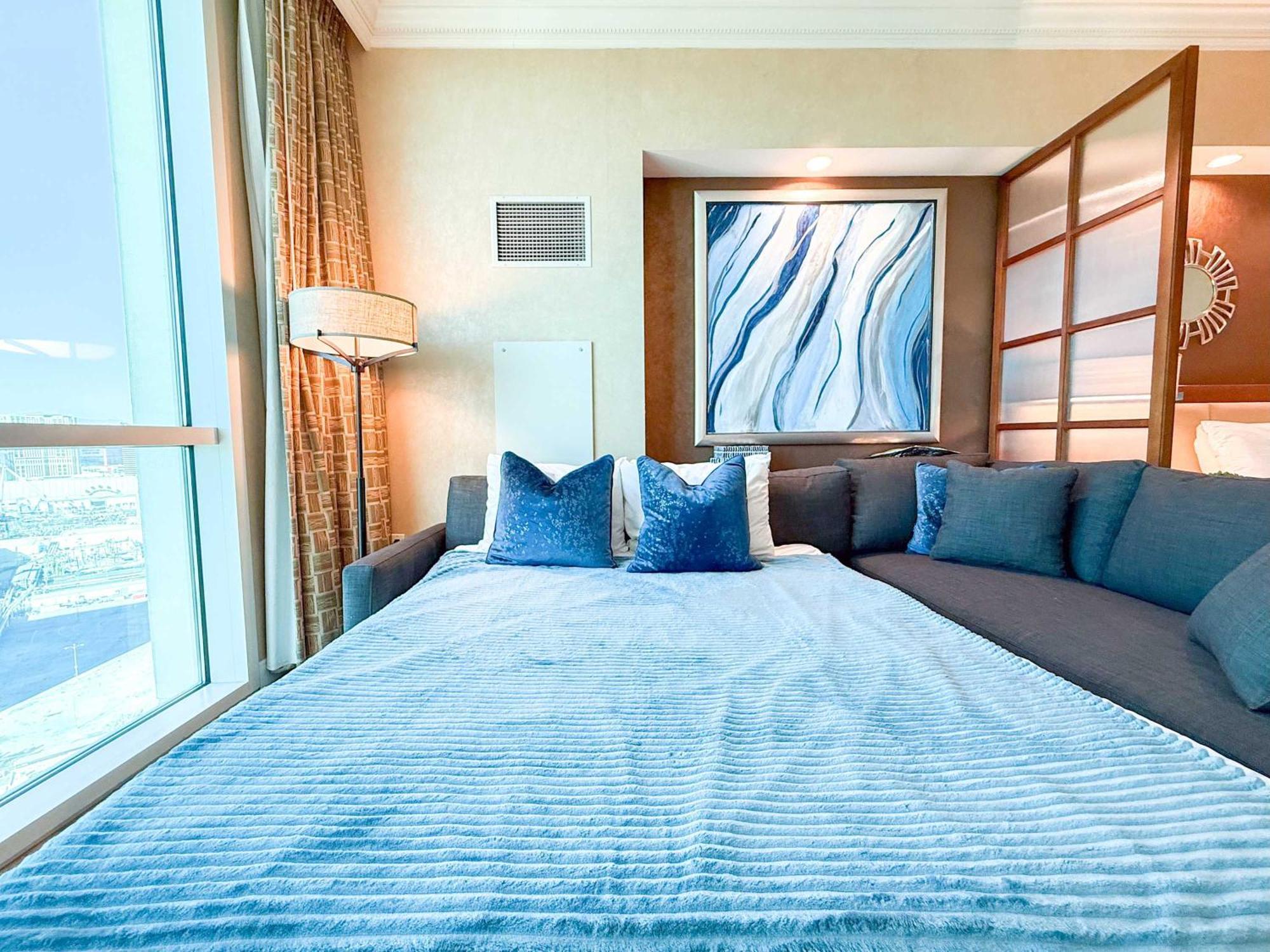 High Floor Strip View Suite& No Fee& Free Valet