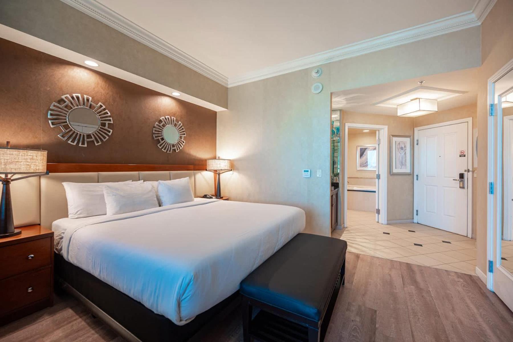 High Floor Strip View Suite& No Fee& Free Valet Holiday home Las Vegas