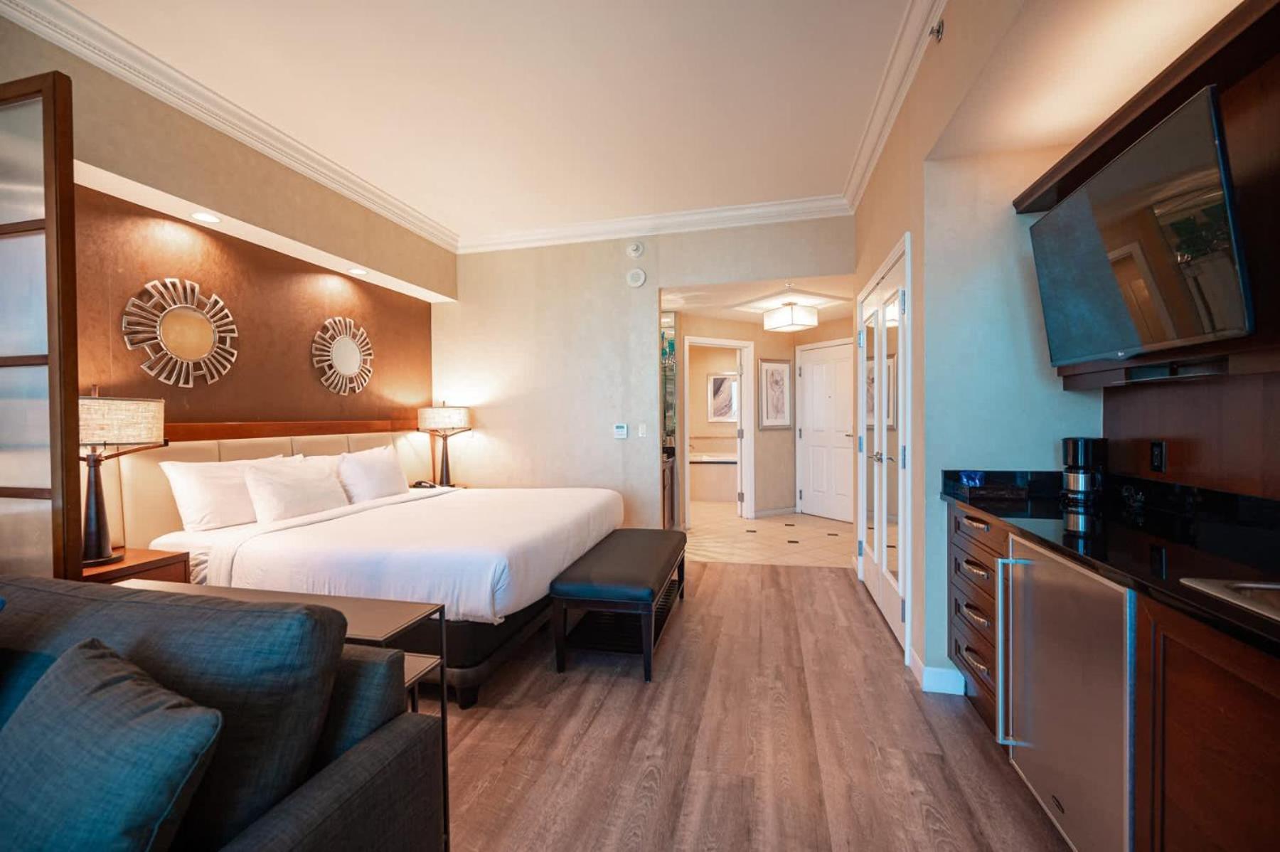 High Floor Strip View Suite& No Fee& Free Valet * Las Vegas