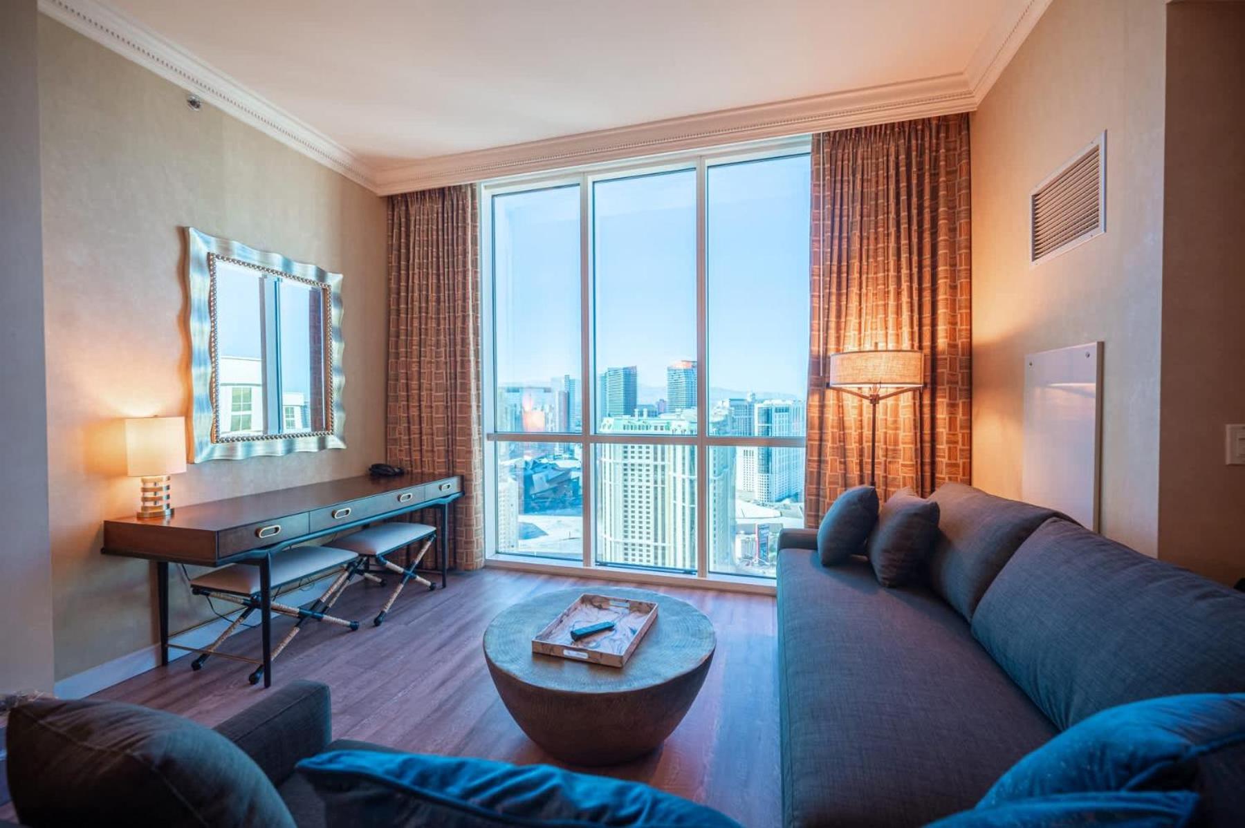 High Floor Strip View Suite& No Fee& Free Valet