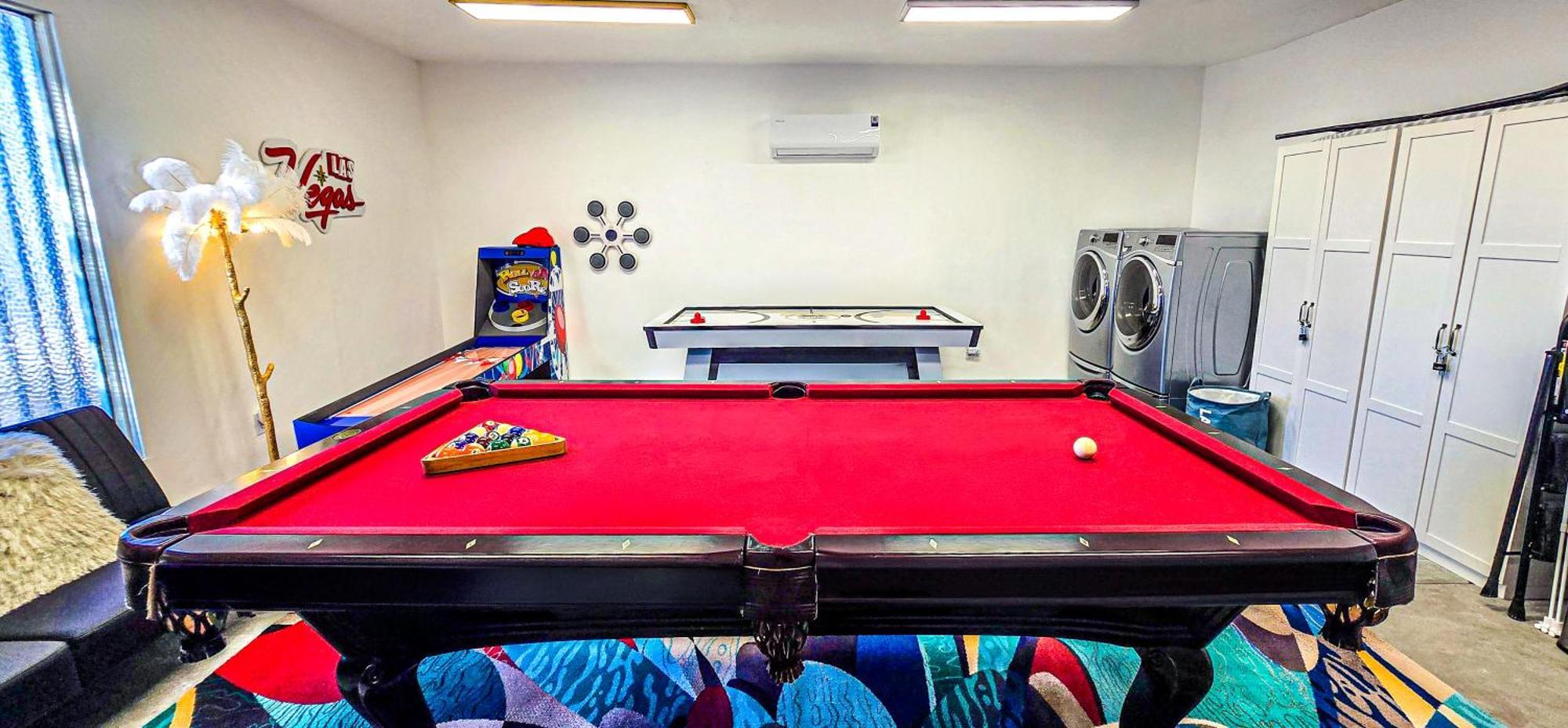 5 Min To The Strip Hot Tub Sleeps 7 Game & Holiday home Las Vegas