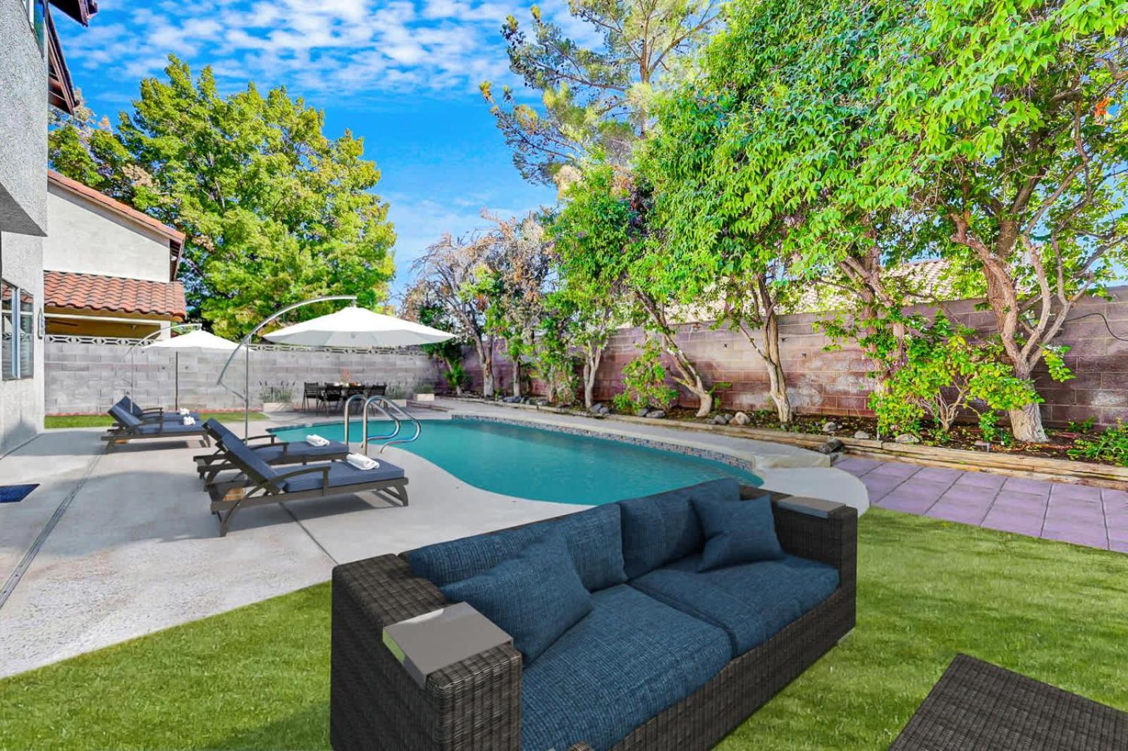 Beautiful Renovated 4br W Pool Holiday home *