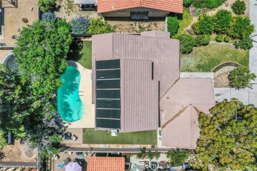 Beautiful Renovated 4br W Pool Holiday home