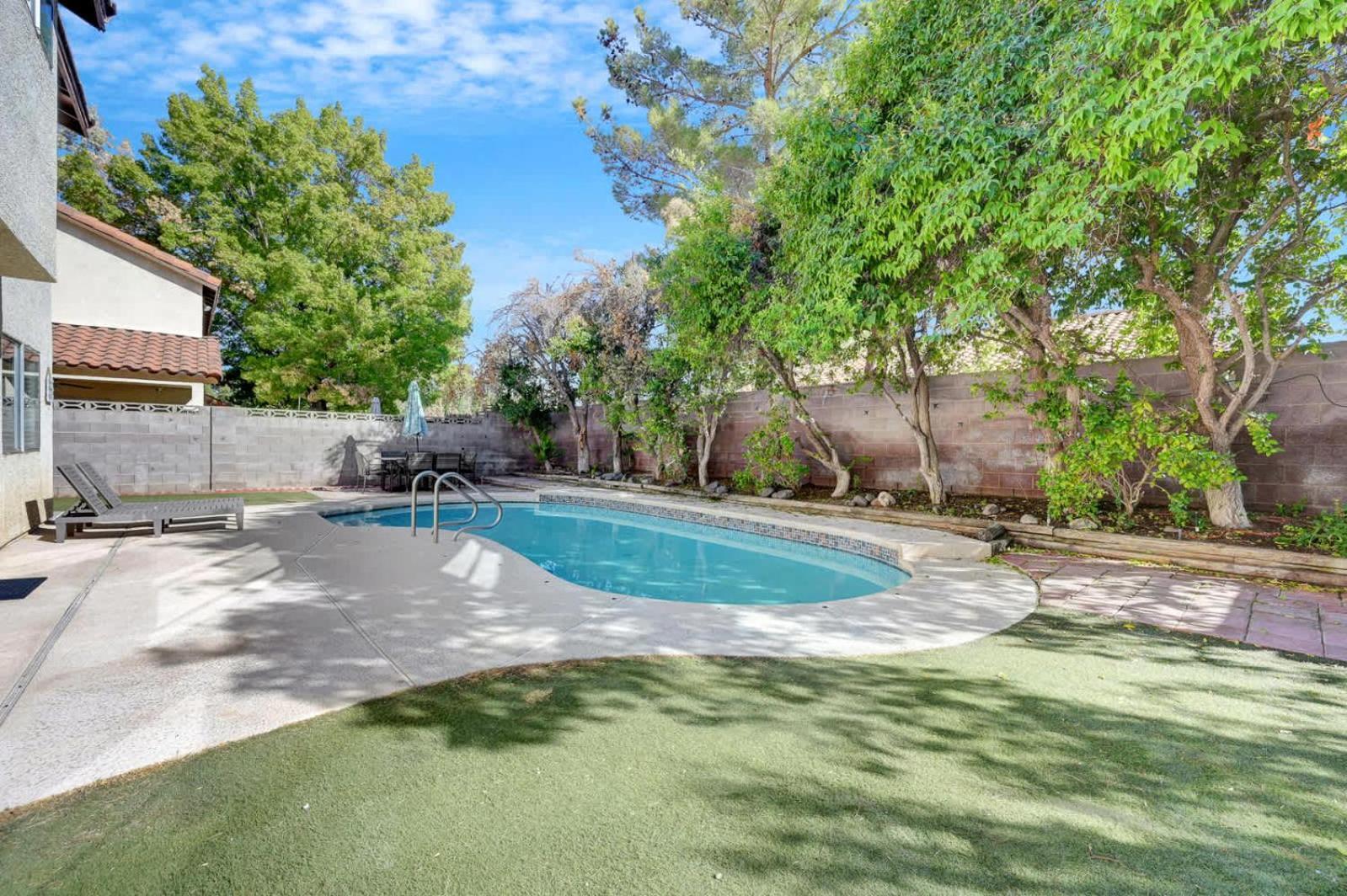 Beautiful Renovated 4br W Pool *