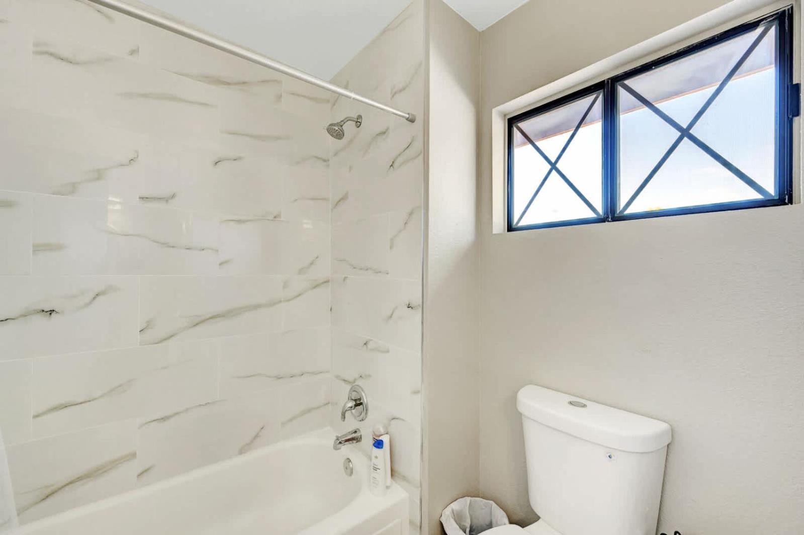 Beautiful Renovated 4br W Pool Holiday home Las Vegas