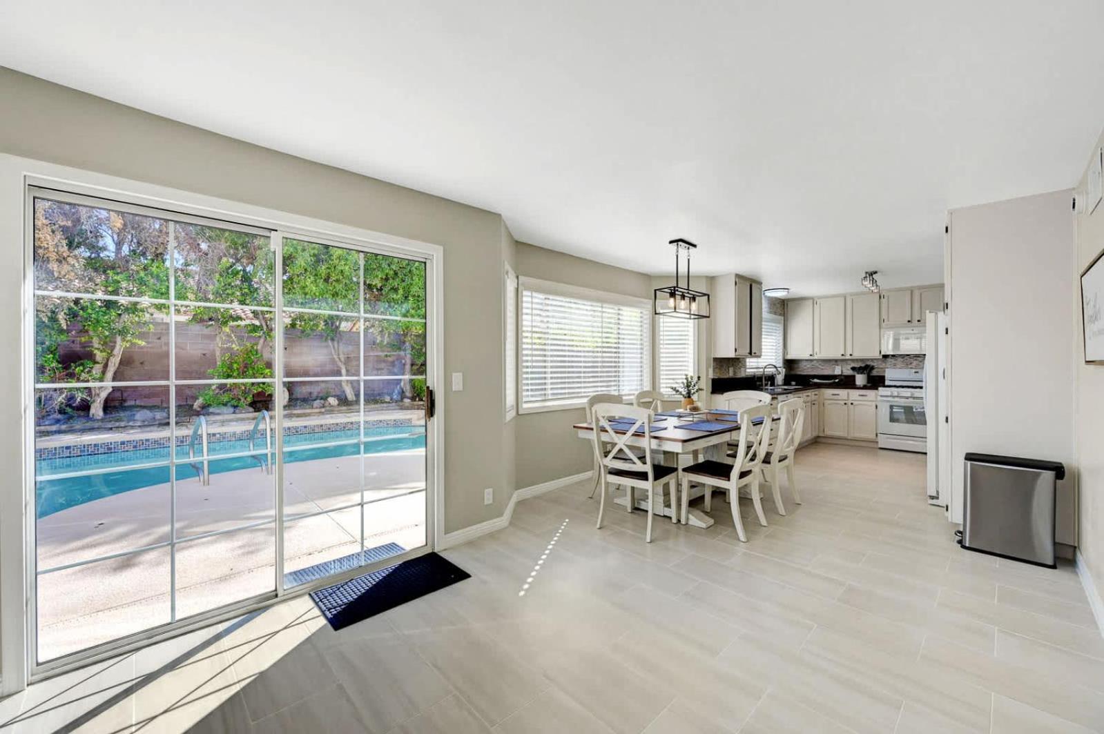 Beautiful Renovated 4br W Pool Holiday home Las Vegas
