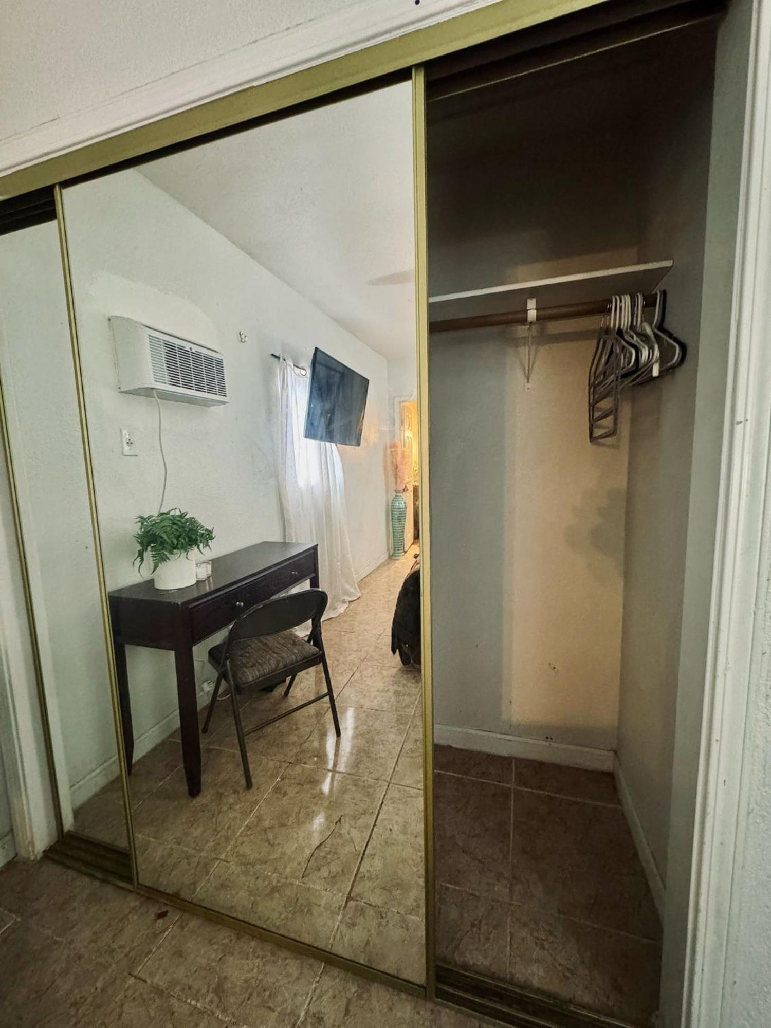 Cozy Close To The Strip In Vegas Homestay Las Vegas