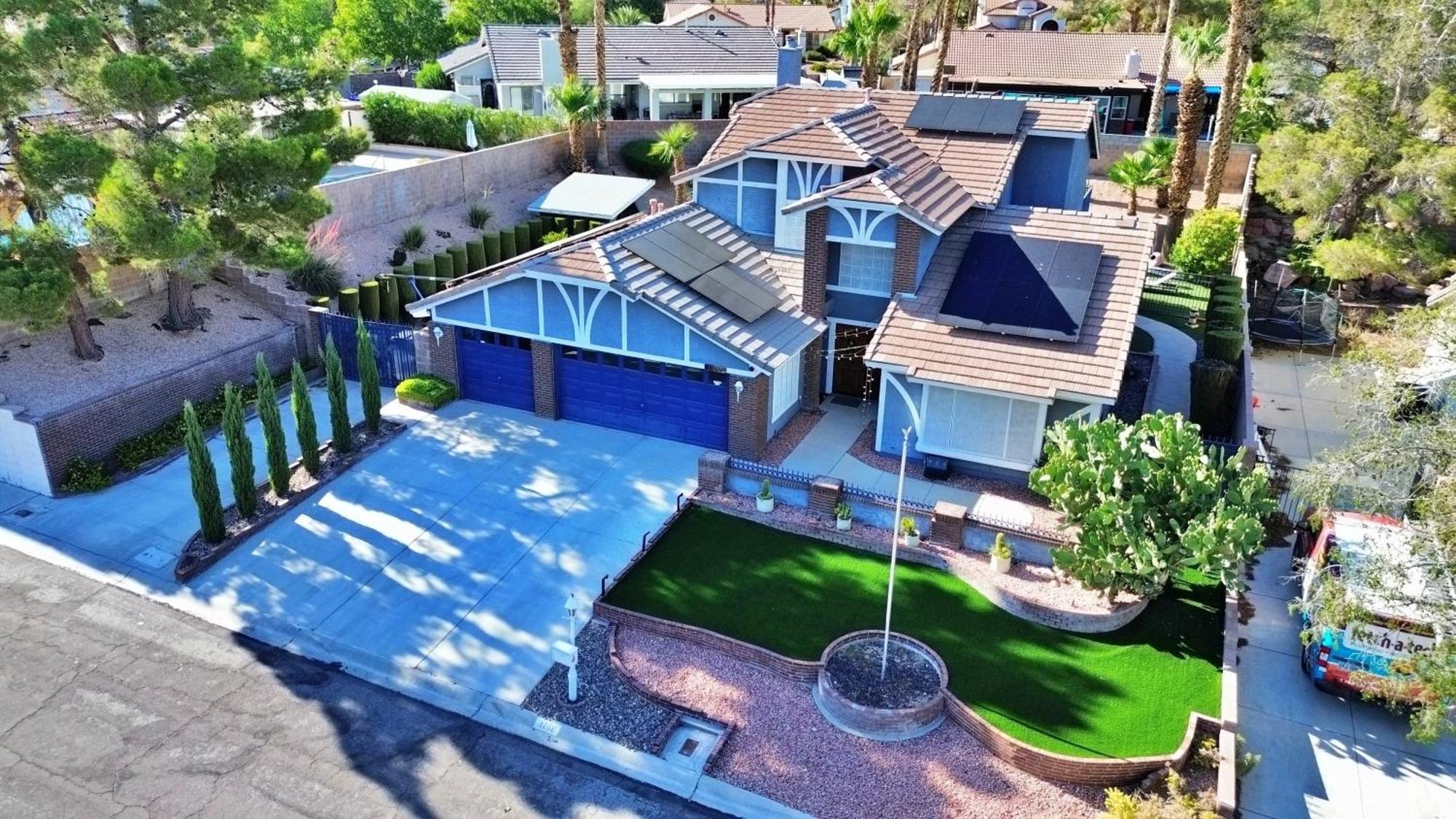 Modern Family W Pool Near Strip Las Vegas