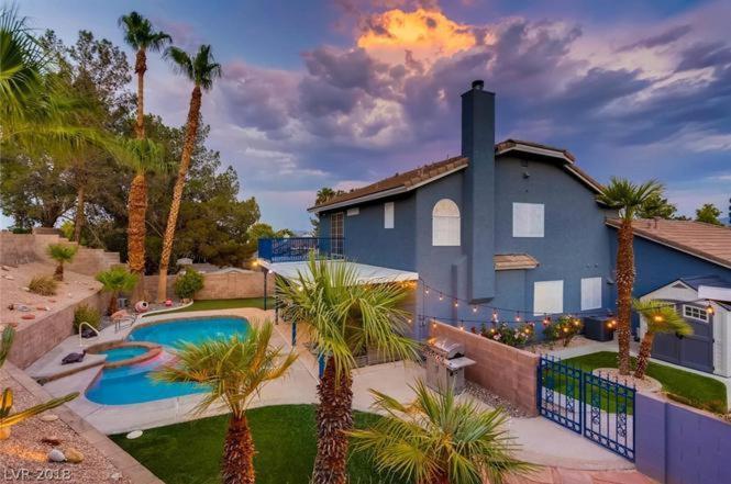Holiday home Modern Family W Pool Near Strip