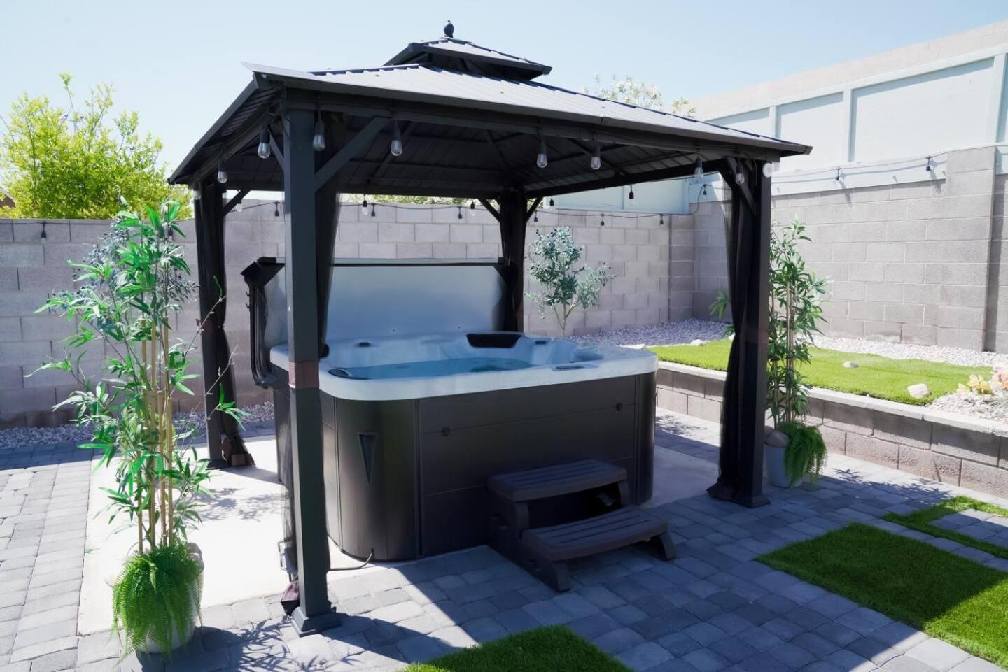 Ferienhaus Enchanting Gardenhome- Spacious Yardluxe Jacuzzi Las Vegas