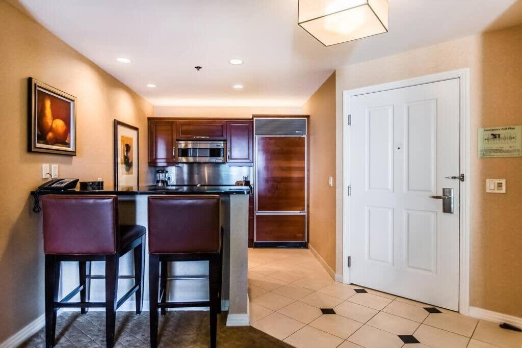 Stunning Mgm 1br W Airport & Mountain Views 10802 Apartment *