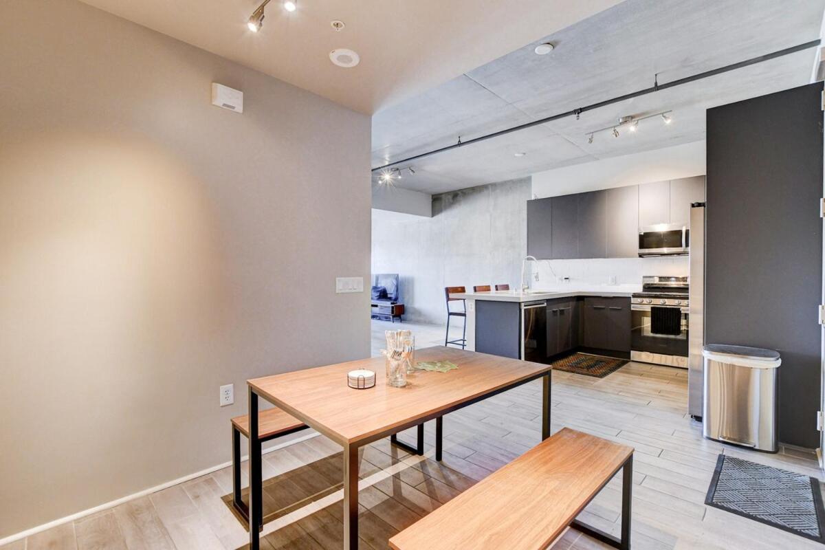Gorgeous 1 Bed 2 Bath High Rise Las Vegas