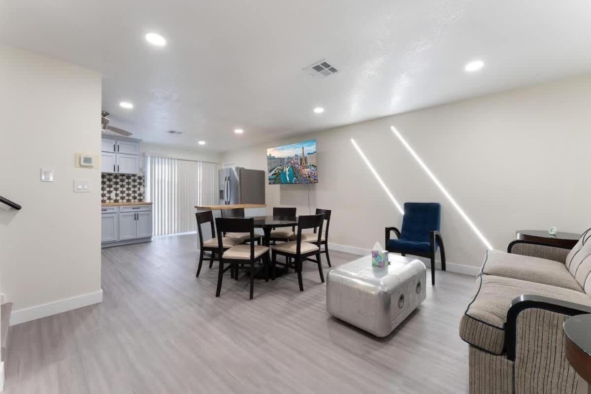 Villa Exclusive Designer With Strip Views And Pool Las Vegas