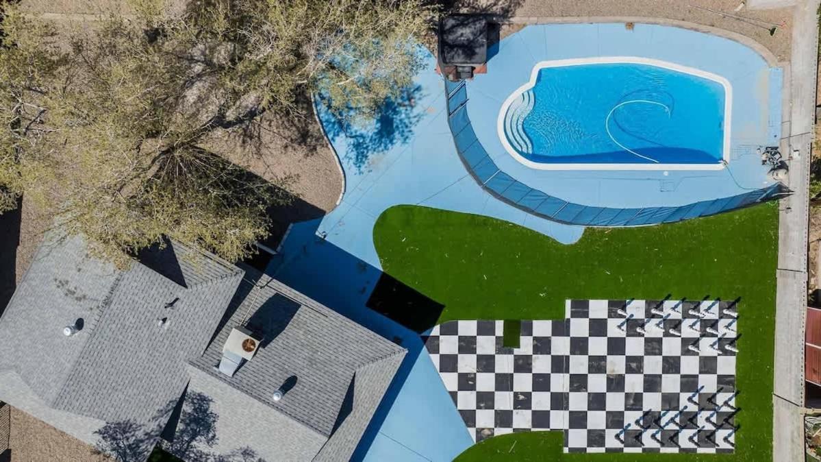 Exclusive Designer With Strip Views And Pool *