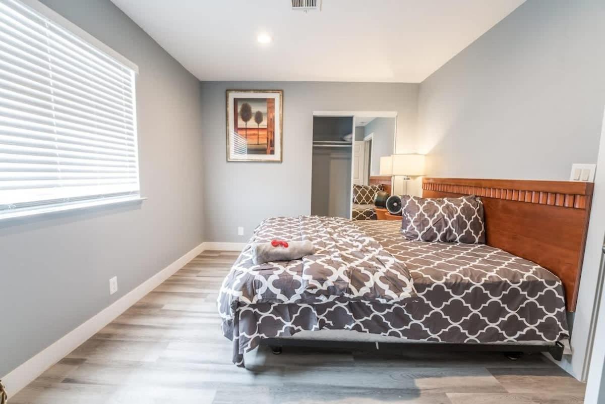 Luxury Living Just Steps From The Strip * Las Vegas